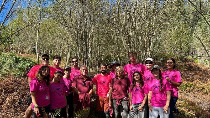 El balance de los campamentos en Cíes: 100 jóvenes colaboran en la erradicación de especies invasoras y en la conservación de las autóctonas