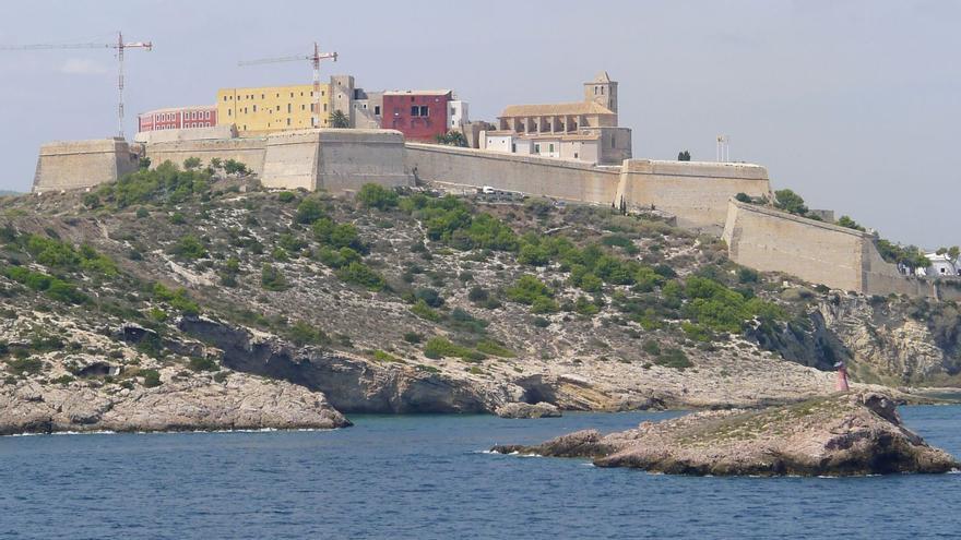 Imaginario de Ibiza: El ángel de piedra que sobrevolaba Dalt Vila