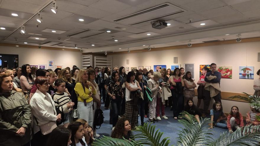 La asociación vecinal de Montevil entrega los premios de su concurso &quot;Pintureando&quot; en El Corte Inglés