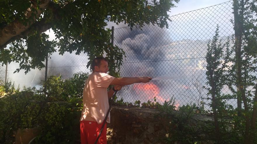 Alarma en Xàbia al declararse un incendio junto al centro urbano