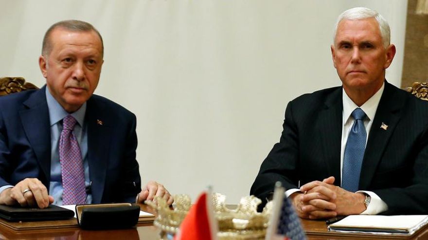 Erdogan y Pence, durante su reunión.