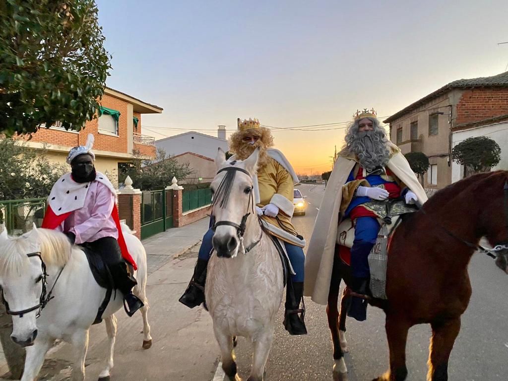 GALERÍA| Las mejores imágenes de los Reyes Magos a su paso por Torres del Carrizal