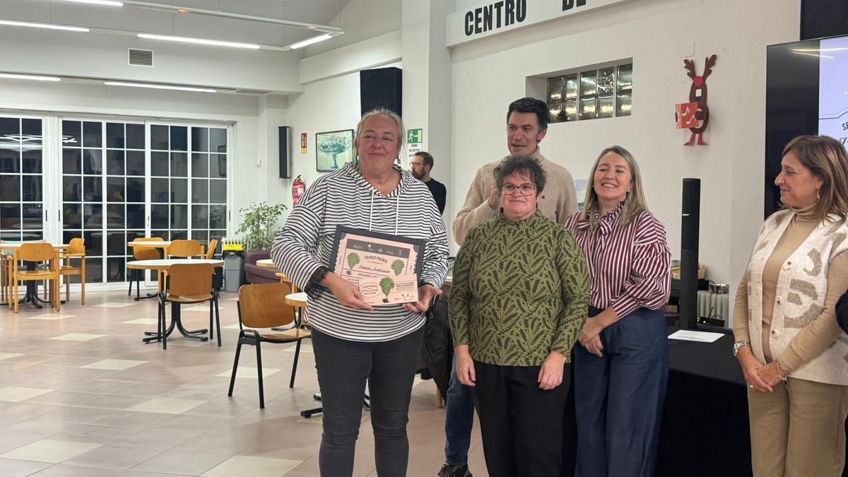 Rosana Rodríguez, con su título como mejor pote amateur.