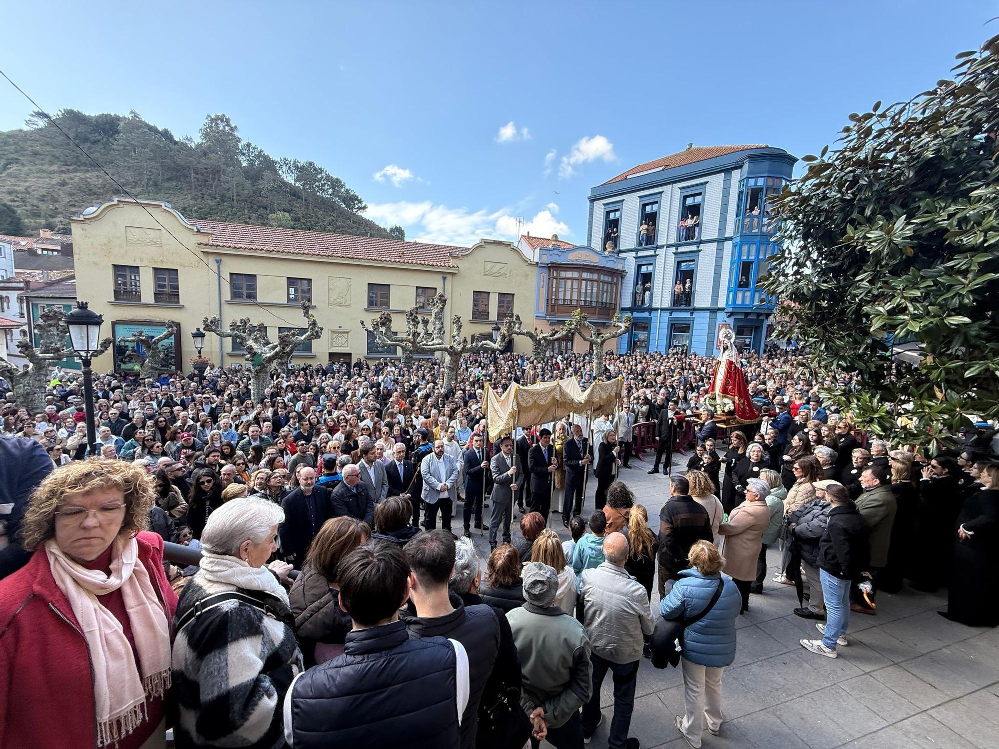 Así vivió Candas el cierre de su Semana Santa con la Procesion del Encuentro