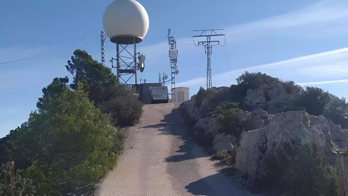 Instalaciones del radar de AEMET en la Sierra de la Pila de Murcia