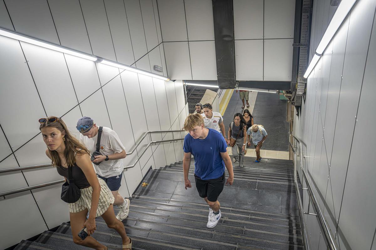 Reabre la estación Verdaguer de la L4 del metro de Barcelona y su enlace con la L5 Reabre la estación Verdaguer de la L4 del metro de Barcelona y su enlace con la L5