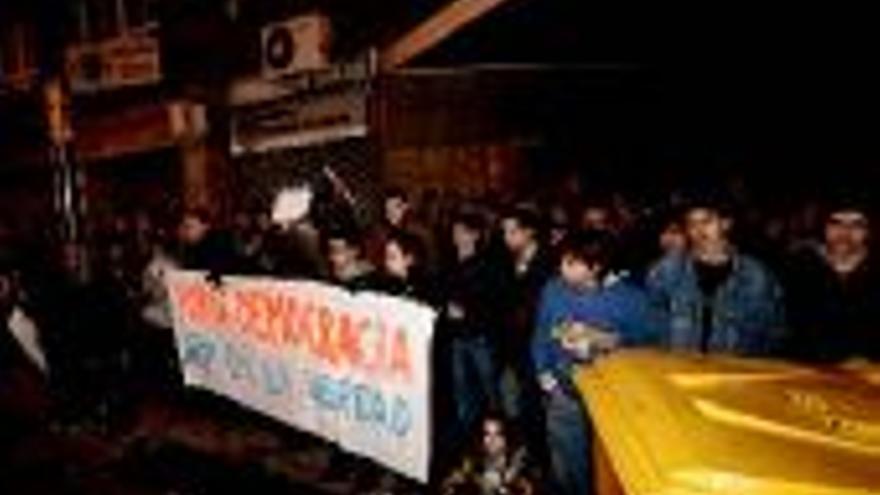 La protesta del 13-M ante el PP de Cáceres llega a los juzgados