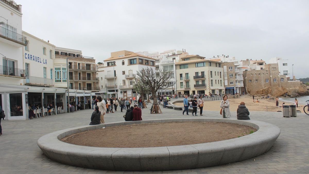 El giratori del passeig, sense l'antiga "màquina de treure"