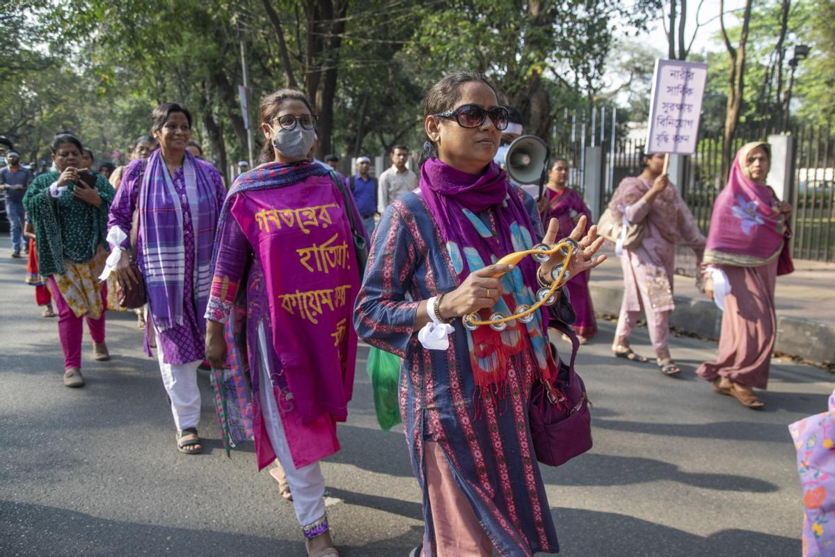 Celebración de una marcha en Daca, Bangladesh, con motivo del 8M.