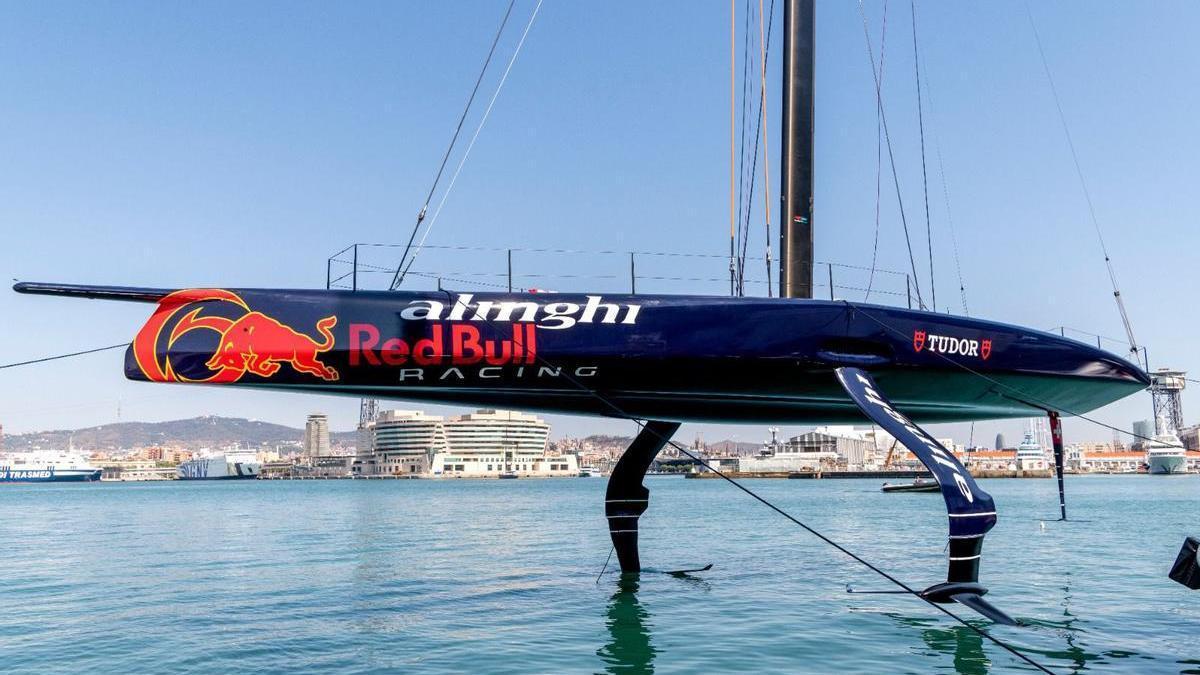 El Alinghi realizará pruebas en agua en los próximos días en Barcelona