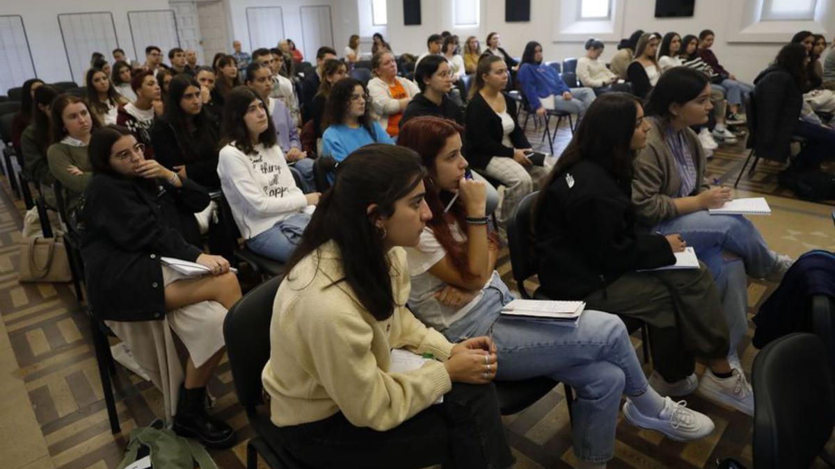 Alumnado asistente a la jornada ayer.