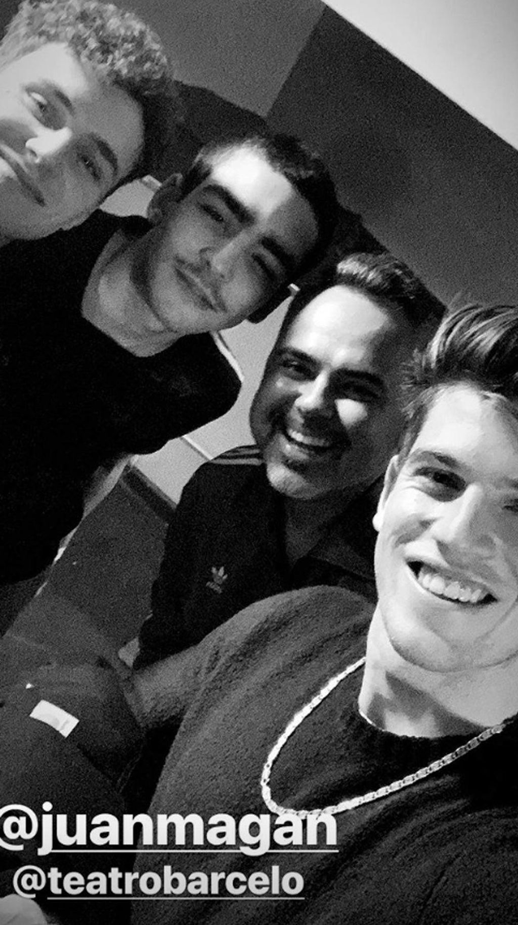 Los chicos de 'Élite' con Juan Magán