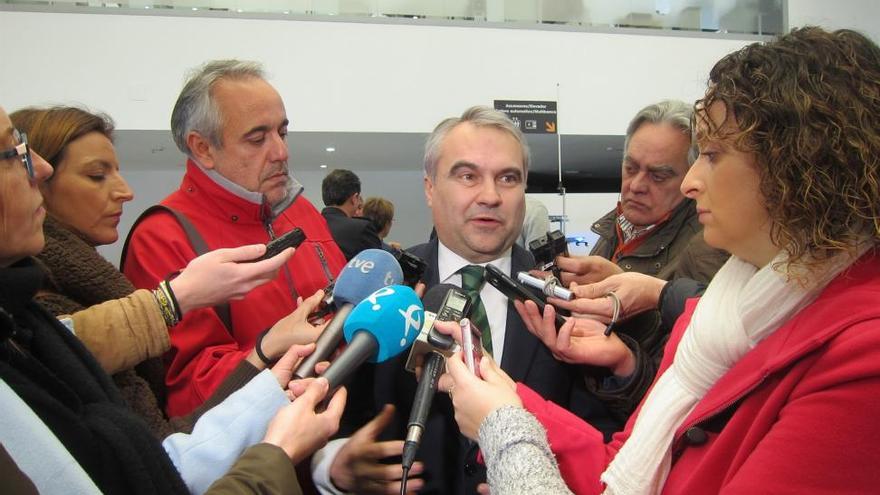 El alcalde de Badajoz confía en que la venta de El Faro no afecte a la actividad económica ni al empleo