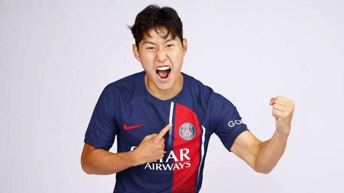 Kang In con la camiseta del PSG