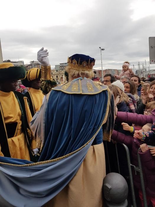 Los Reyes Magos llegan a Gijón para repartir regalos e ilusión