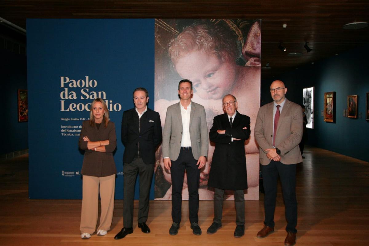 Nuria Felip, Nicolás Bugeda y Alejandro Clausell junto a los comisarios de la exposición de Paolo da San Leocadio.