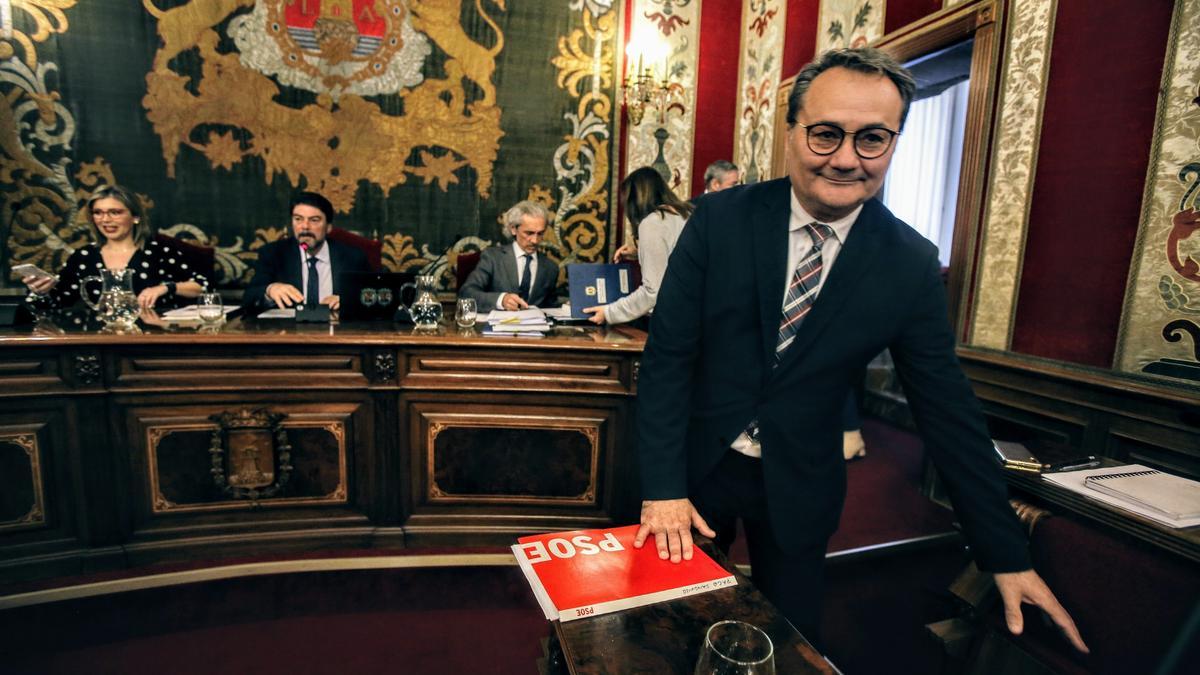 Sanguino, durante un pleno previo a la pandemia