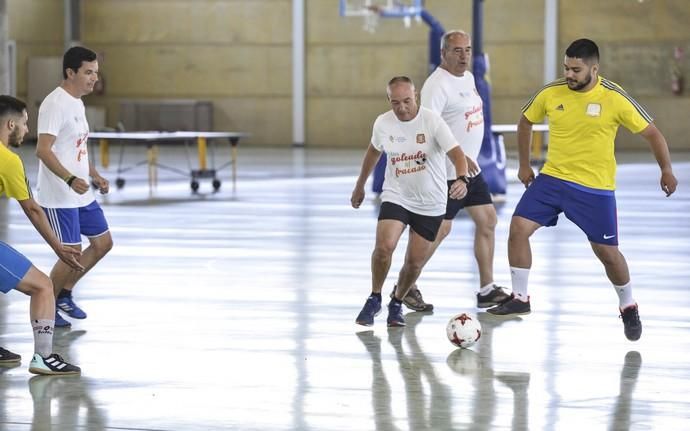 LAS PALMAS DE GRAN CANARIA. Fernando Clavijo participa junto a candidatos de la formación nacionalista y de otras fuerzas políticas en el partido de fútbol sala ?Una goleada al fracaso? organizado por el Club Deportivo Evangélico.  | 16/05/2019 | Fotógrafo: José Pérez Curbelo