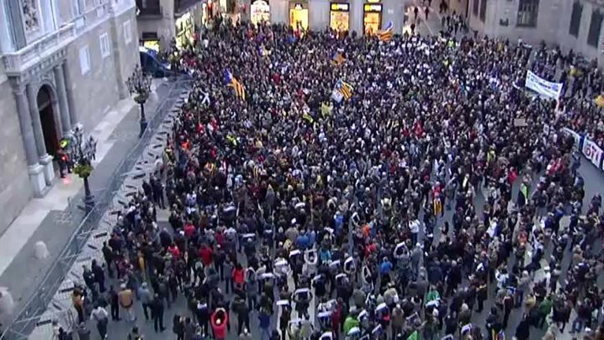 Miles de personas se manifiestan en Cataluña contra las detenciones de los CDR