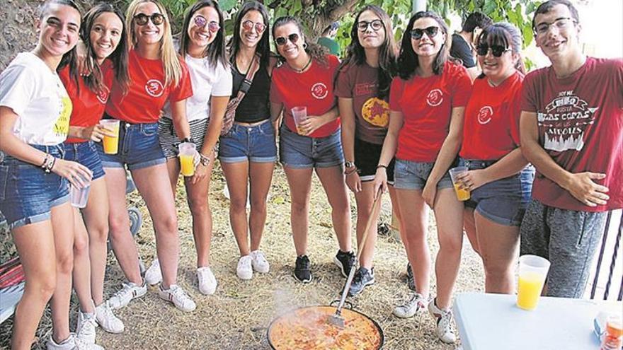 400 vecinos de Llucena compiten por la mejor paella