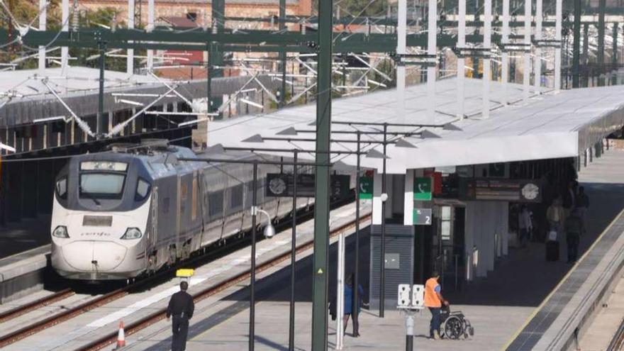 Llegada de un Alvia a la Estación de Zamora.