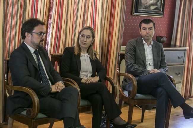 08/02/2017 POLÍTICA PARTIDO POPULAR   visita de la presidenta del congreso Ana Pastor junto al presidente  del pp de tenerife  Asier Antona y el alcalde de los realejos Manuel Domínguez González  celebrando la rueda de prensa en el casino de tenerife