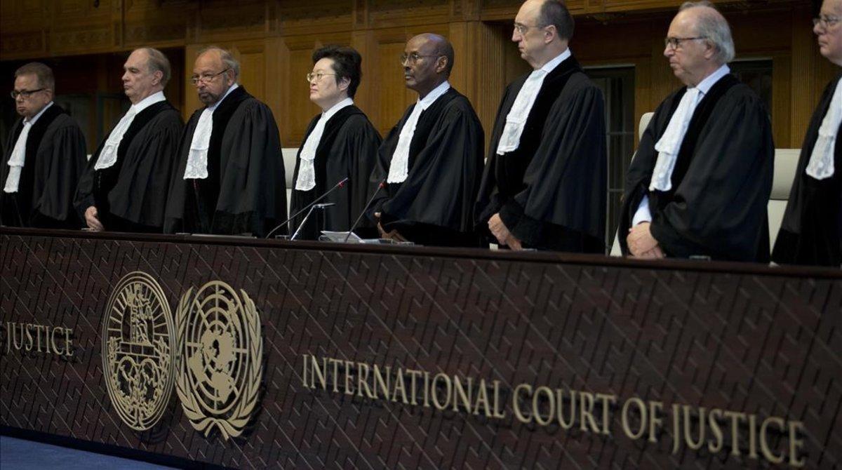 zentauroepp45311590 judges enter the international court of justice  or world co181003110920
