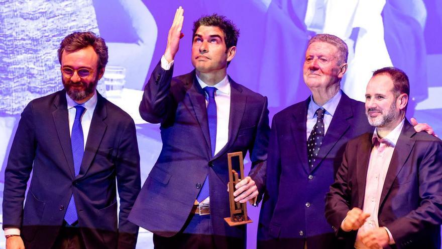 Aitor Moll, consejero delegado de Prensa Ibérica, con Manuel Bonilla, cofundador y presidente de Encuentros NOW, Enrique Barreneche y Juan Carlos Requena, cofundadores de la entidad.