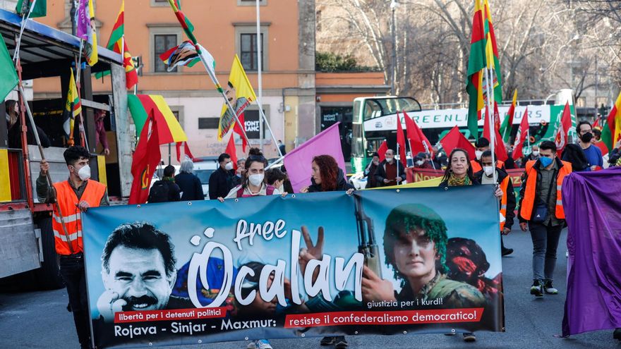 El PKK escenifica una entrega de armas simbólica en su primer paso para el fin de su lucha armada