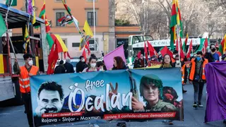El PKK escenifica una entrega de armas simbólica en su primer paso para el fin de la lucha armada con Turquía