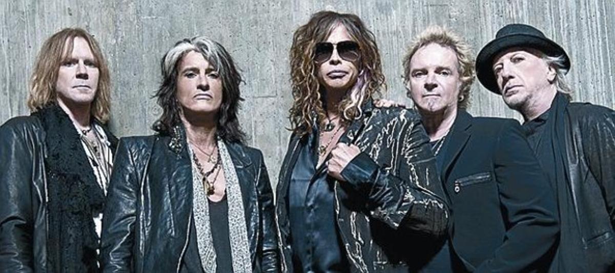 Los miembros de Aerosmith, liderados por Steven Tyler.