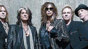 Los miembros de Aerosmith, liderados por Steven Tyler.