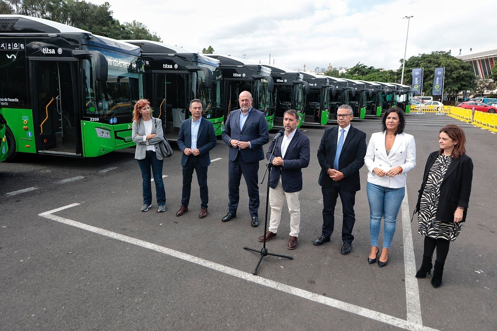 Presentación de las 19 nuevas guaguas para Santa Cruz