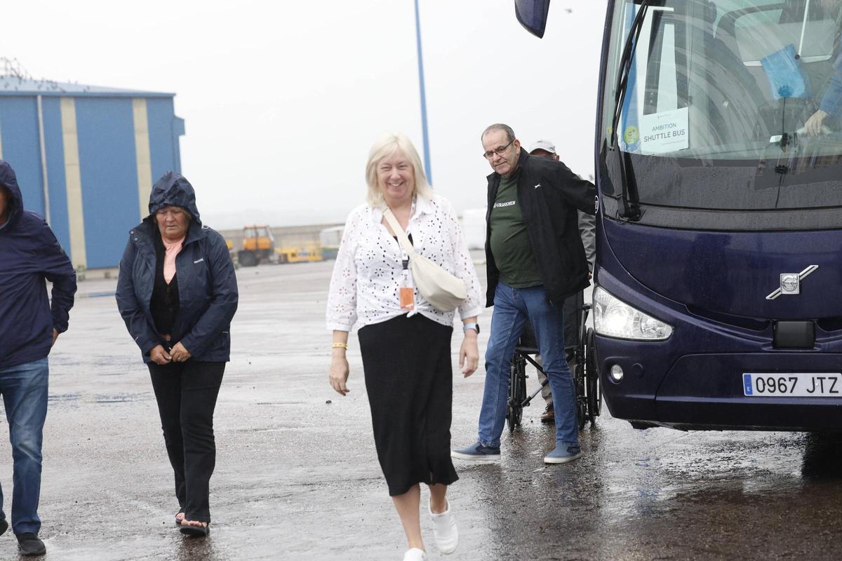 Los cruceristas del "Ambition" desembarcan en Gijón (en imágenes)
