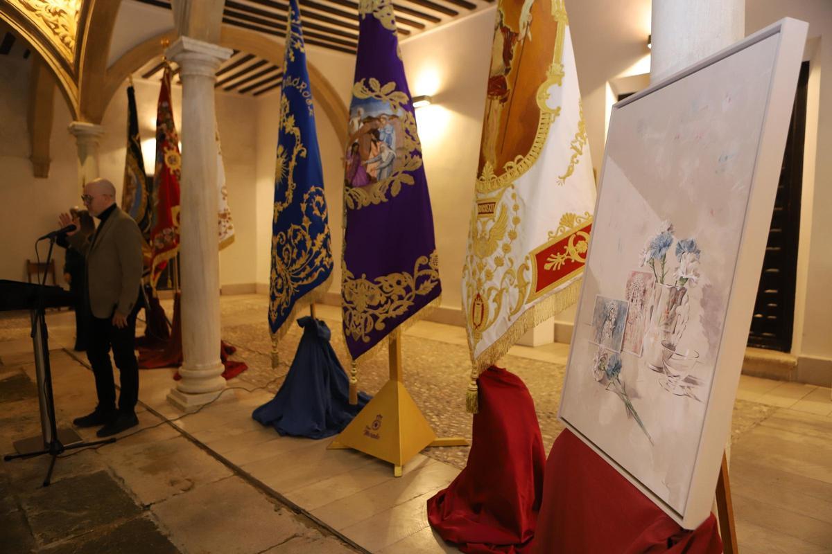 Nono García explicaba el cartel tras desverlarlo al público.