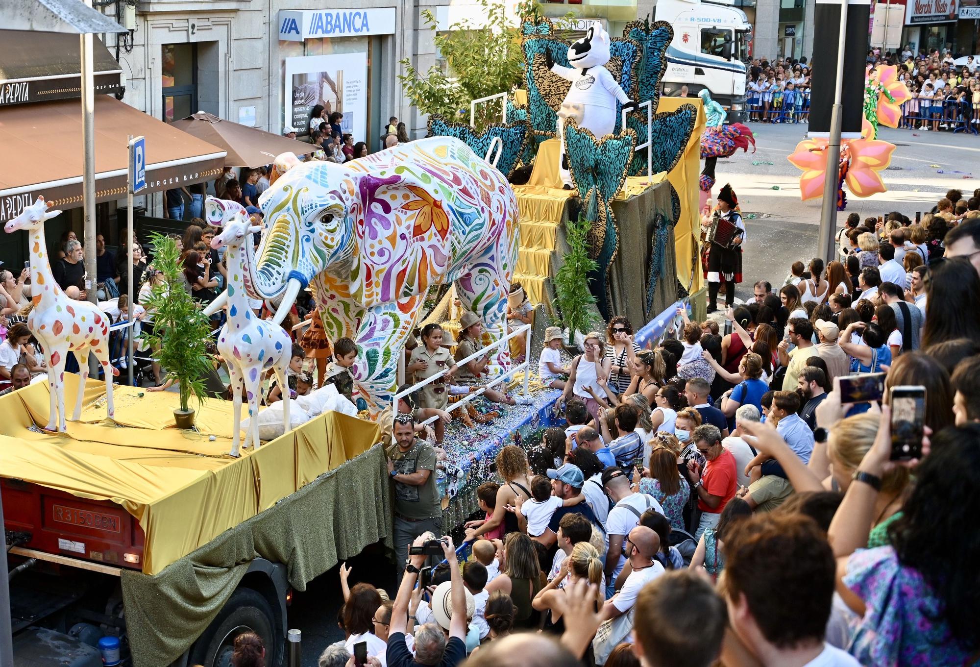 La Batalla de Flores vuelve a teñir de color las calles de Pontevedra