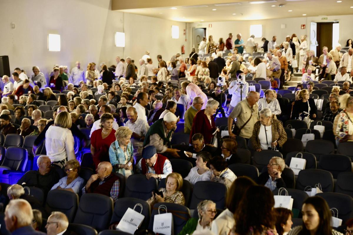 Parte de los asistentes a la asamblea.
