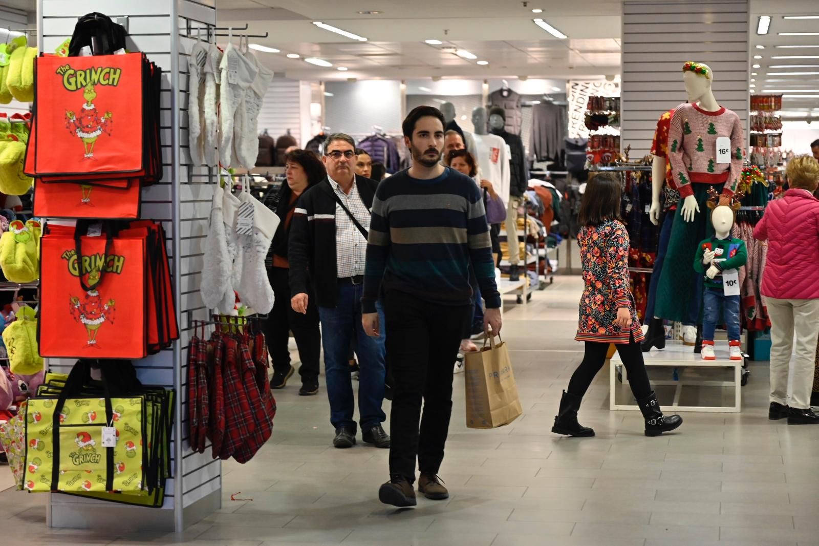 Castellón disfruta de un festivo de compras navideñas