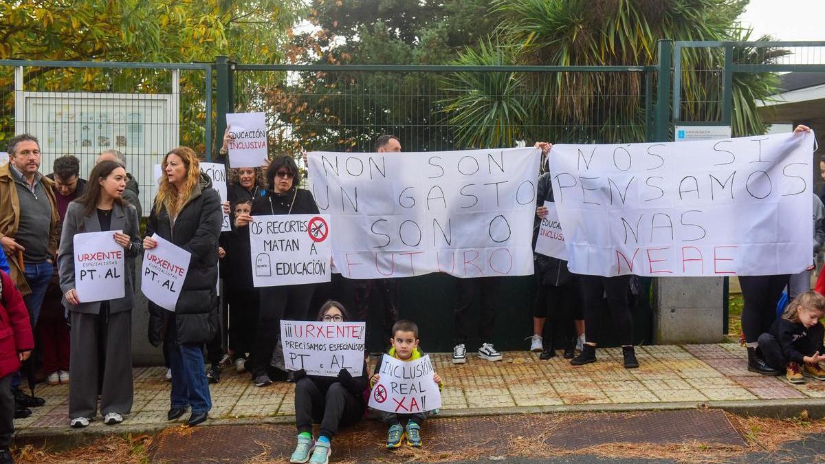 Protesta en el colegio Ría do Burgo para exigir más especialistas