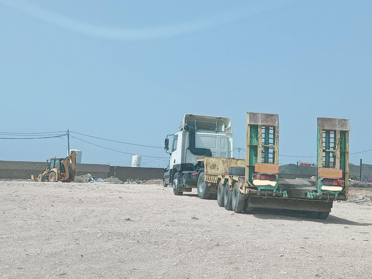 Una empresa realiza tres vertidos ilegales de escombros en Tufia