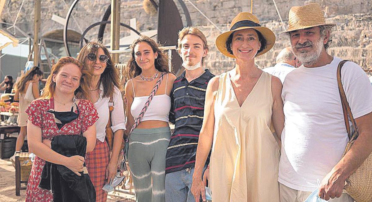 Carlota, Mila, Blanca, Archie, Gabrielle y Jaume.