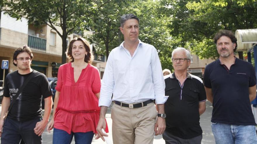 Veray, Albiol i altres integrants del partit, en la visita d&#039;ahir a Salt · Aniol Resclosa