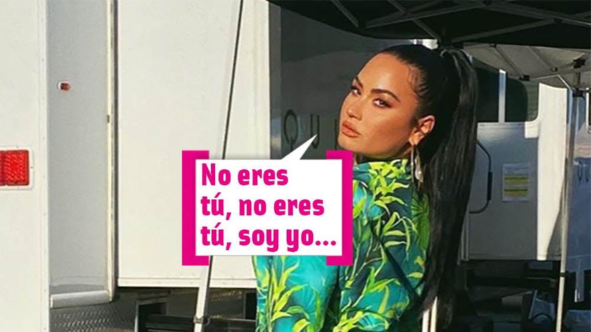 Demi Lovato con traje verde y tacones, bocadillo: &quot;No eres tú, no eres tú, soy yo&quot;