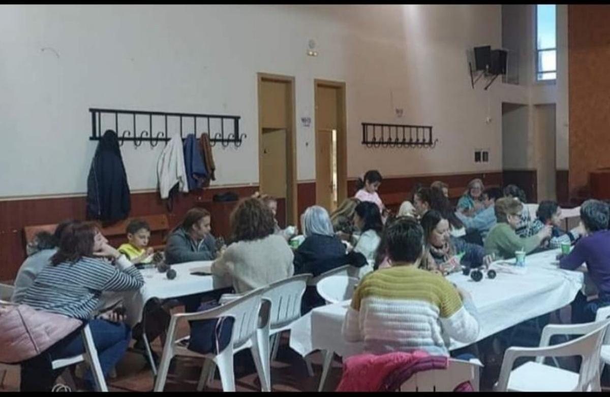 La asociación Villa de Plasencia organizó un taller de adornos.