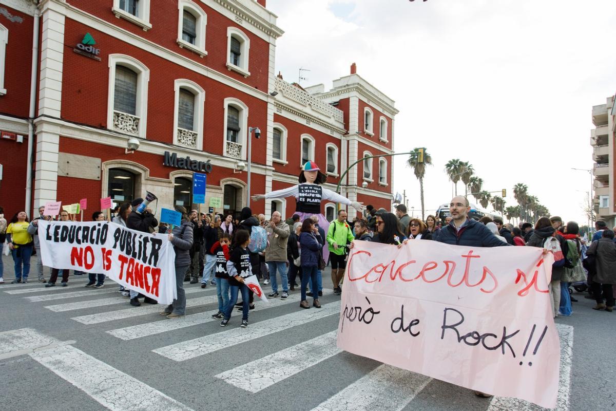 Manifestación contra el cierre de líneas en Mataró el curso pasado.
