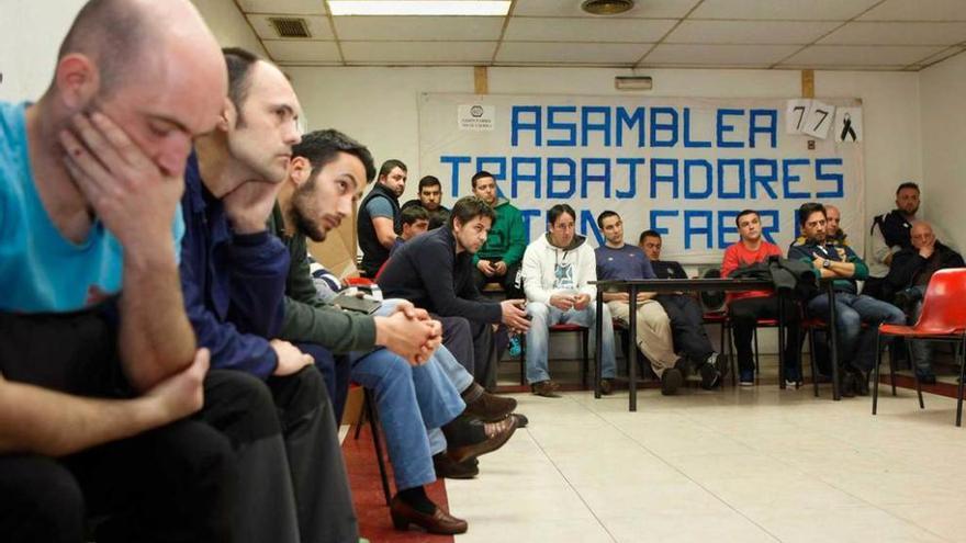 Trabajadores de Gijón Fabril, en la asamblea celebrada ayer.