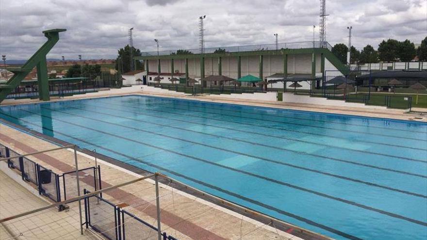 La temporada de baño se abre en la piscina de verano este viernes