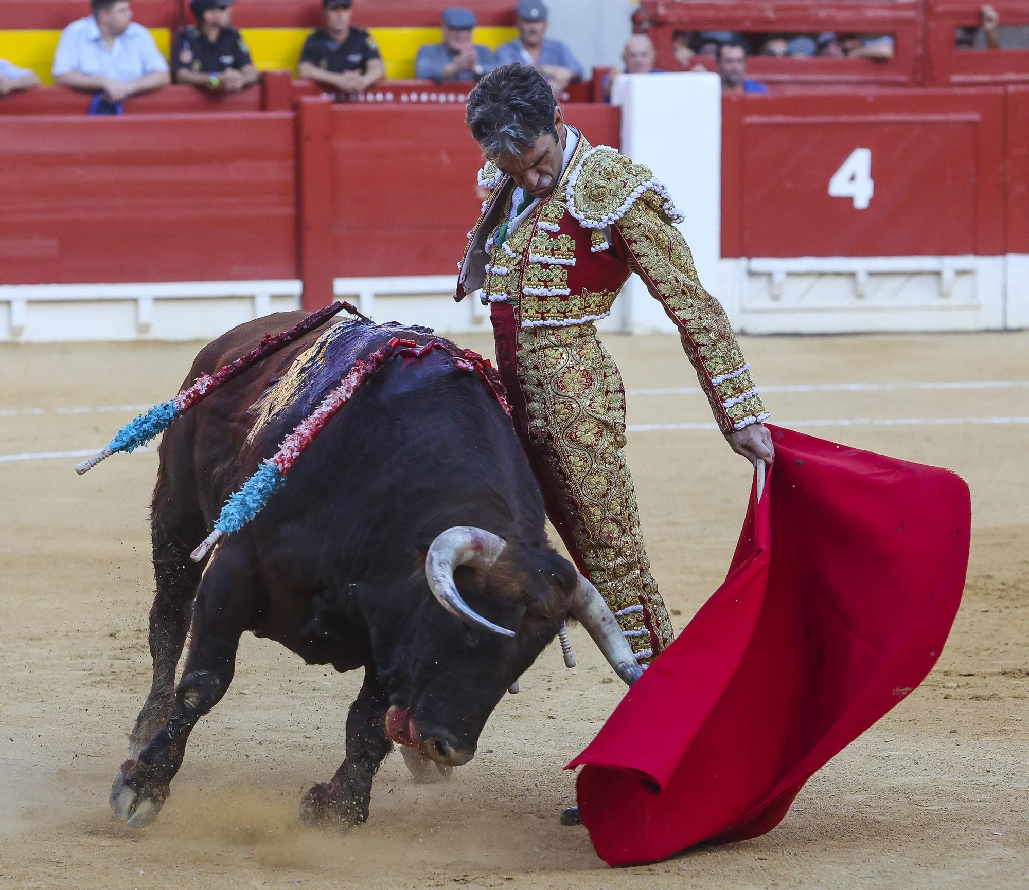 El gran José Tomás revoluciona la plaza de toros de Alicante