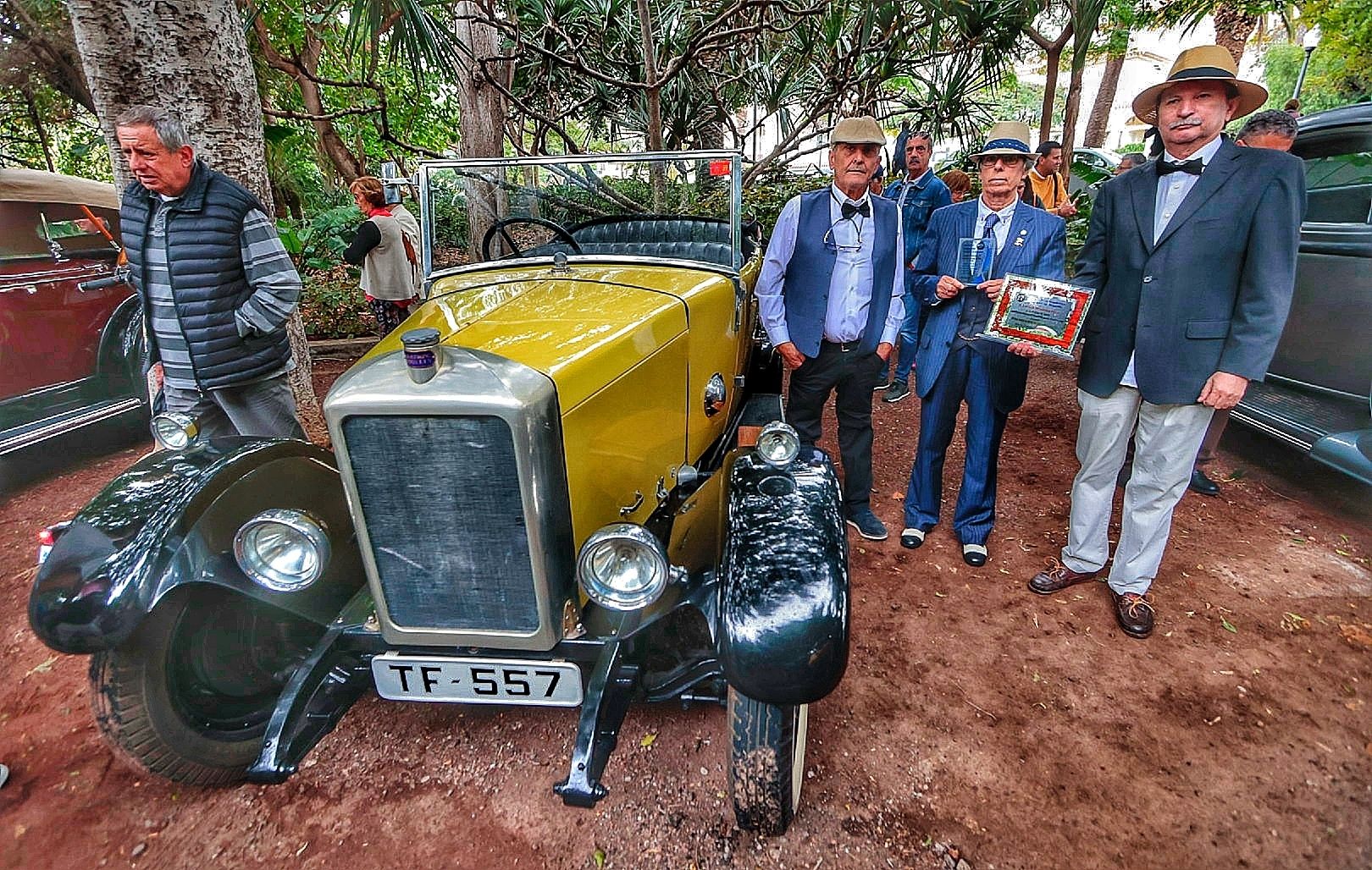 Exhibición de coches antiguos en el Carnaval de Santa Cruz de Tenerife