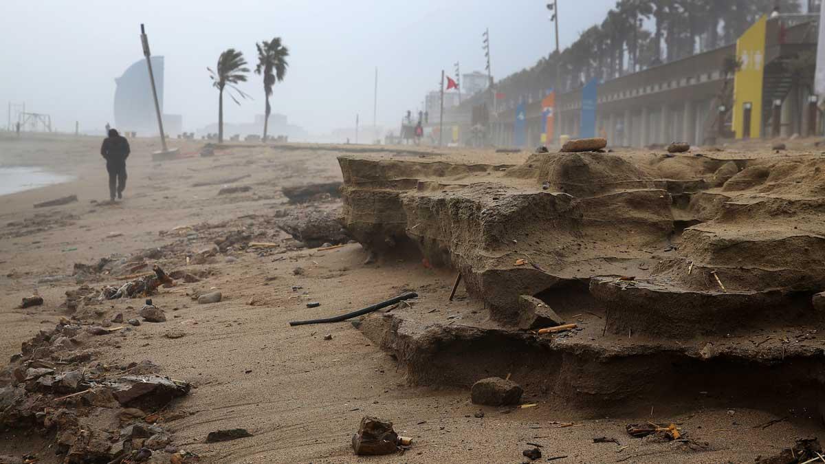 Las playas de Barcelona sufren las afectaciones más graves de los últimos 30 años